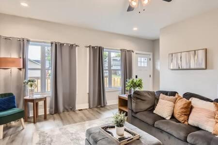 New Build 5 Min To Broadway Sleeps 10 Villa NashvilleNashville  Kültér fotó