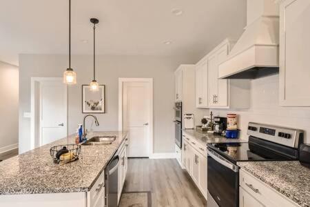New Build 5 Min To Broadway Sleeps 10 Villa NashvilleNashville  Kültér fotó