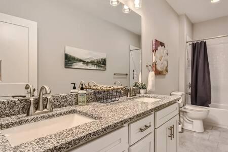 New Build 5 Min To Broadway Sleeps 10 Villa NashvilleNashville  Kültér fotó