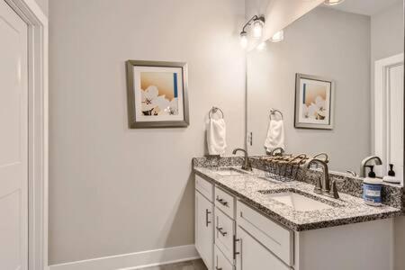 New Build 5 Min To Broadway Sleeps 10 Villa NashvilleNashville  Kültér fotó
